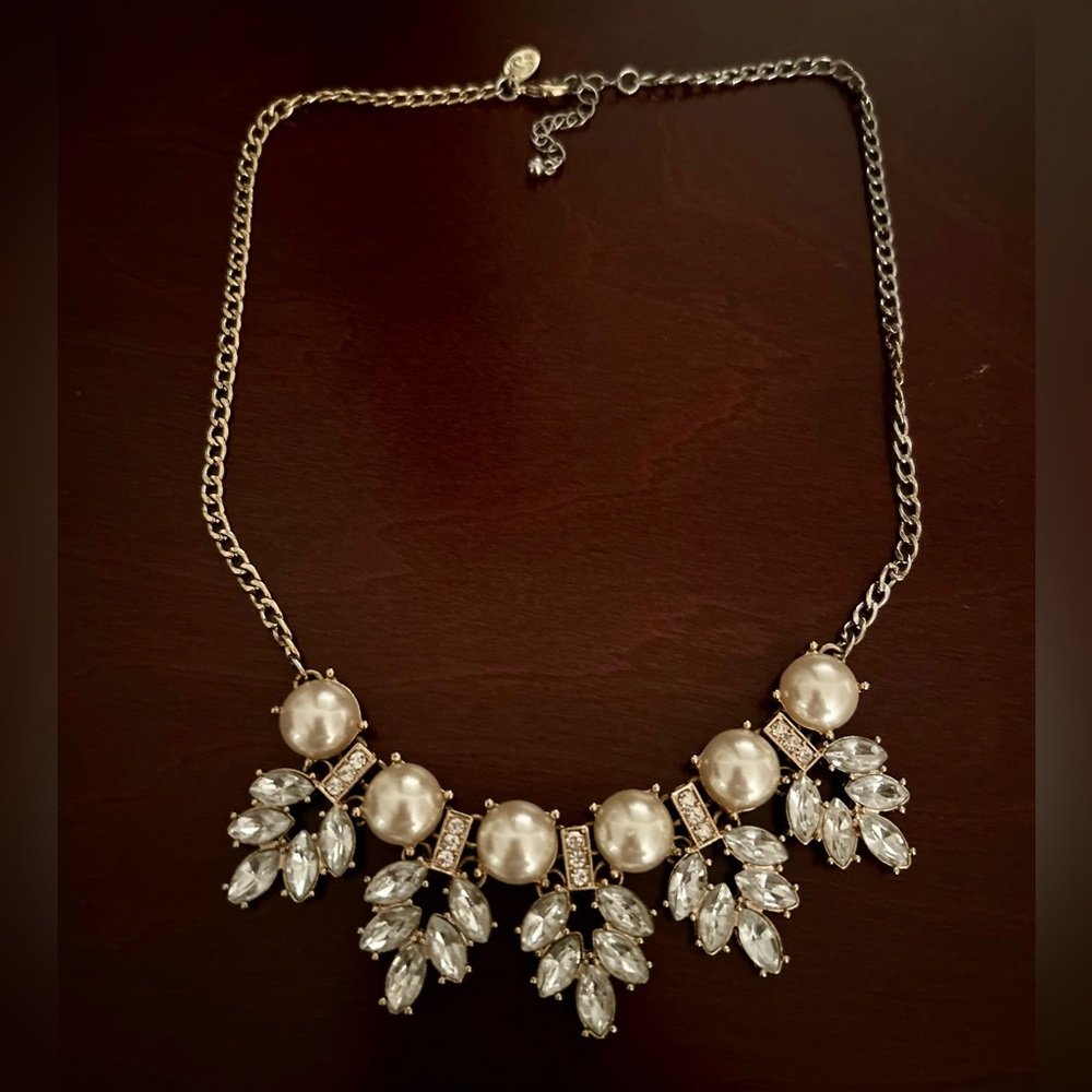 Pretty faux pearl and rhinestone necklace